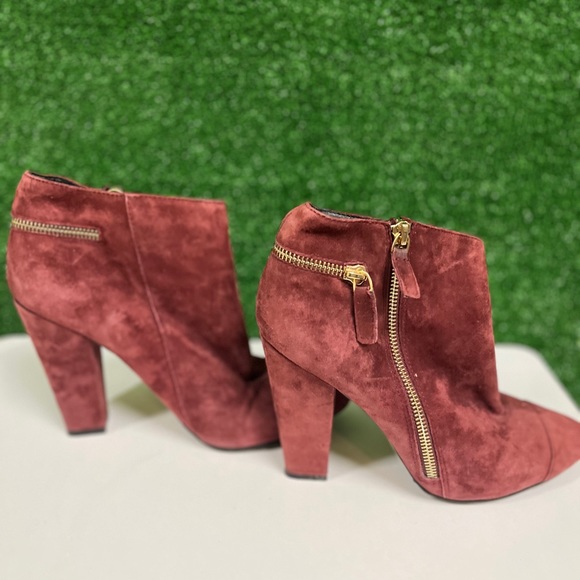 Aldo burgundy booties with gold hardware size 9 - Picture 4 of 7